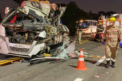 Tragédia na BR‑153: acidente com estudantes rumo ao congresso da UNE deixa 75 feridos e cinco mortos