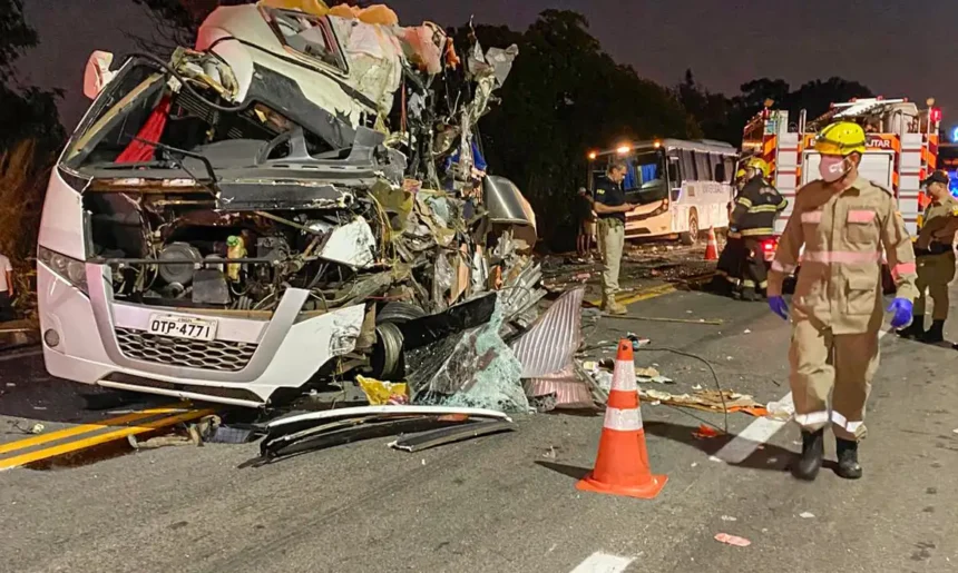 Tragédia na BR‑153: acidente com estudantes rumo ao congresso da UNE deixa 75 feridos e cinco mortos